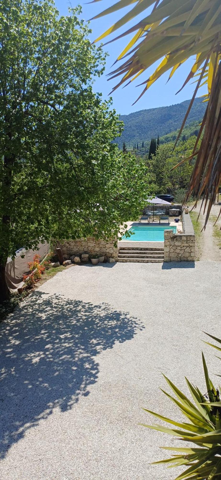 Bed and Breakfast Le Domaine De La Feuilleraie Coaraze Exterior foto